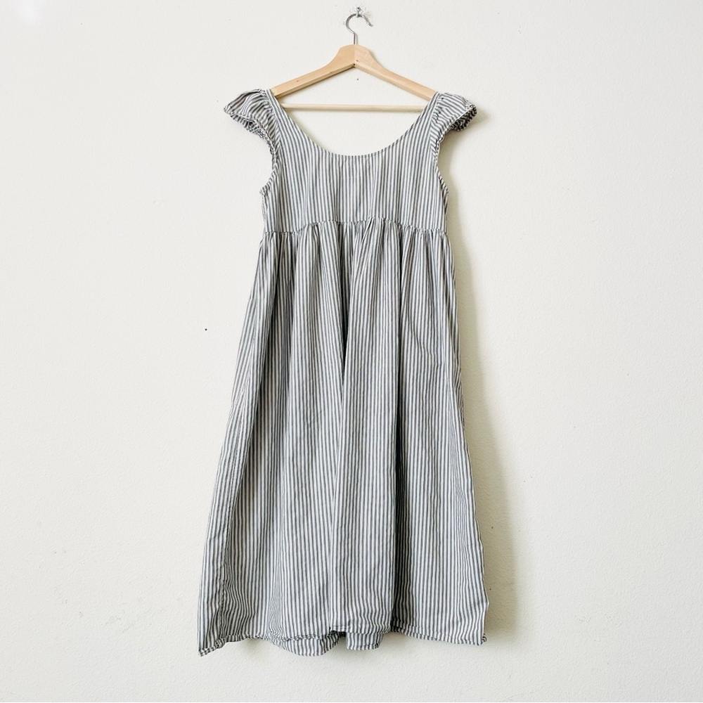 The Great SIZE 2 Flutter Sleeve Cami Stripe Midi Dress in dark gray / white - Picture 4 of 5